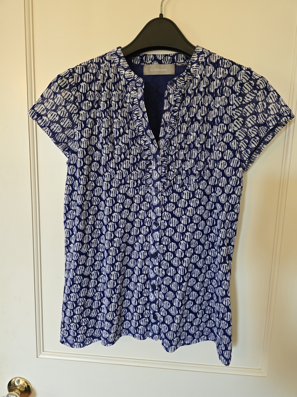Liz Claiborne Blue and White Printed Short Sleeve Split-Neck Top M